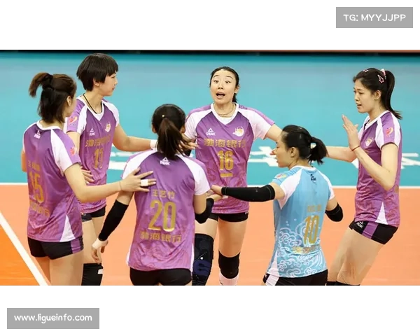 “铁人杯”女排三强赛天津队锻炼新人，第四局逆转显韧性